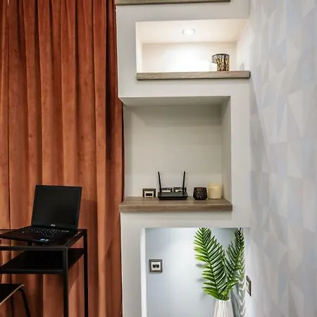 One Of A Kind Luxury In Center Near Helexpo 아파트 *